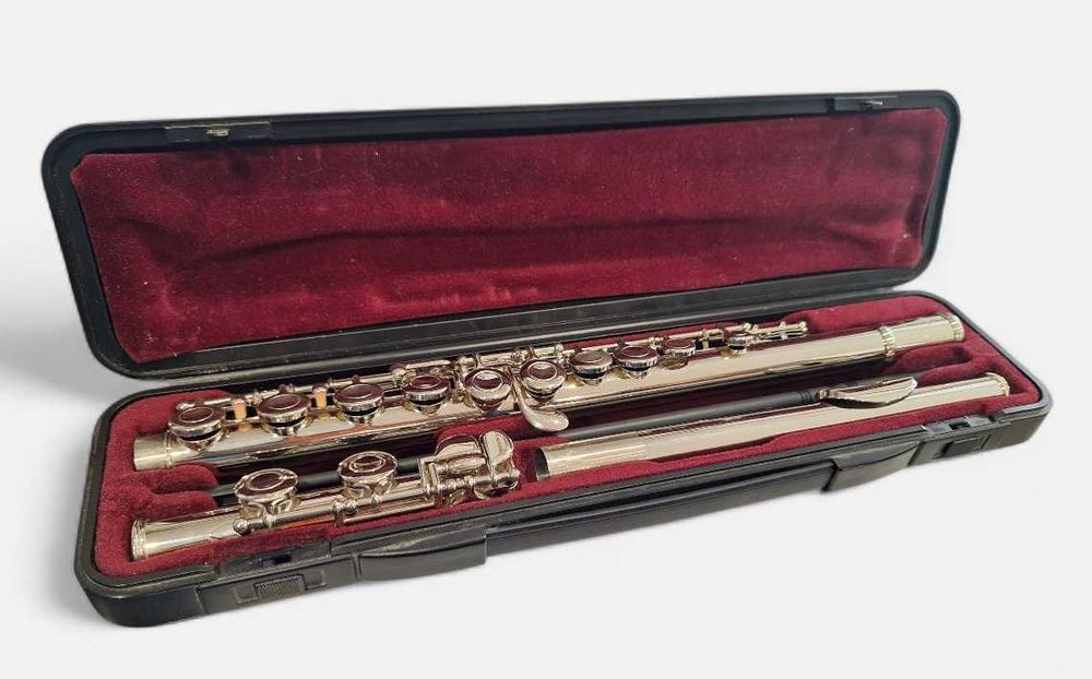 Flaut Yamaha YFL 211N II placat cu argint stare foarte buna cu cutie