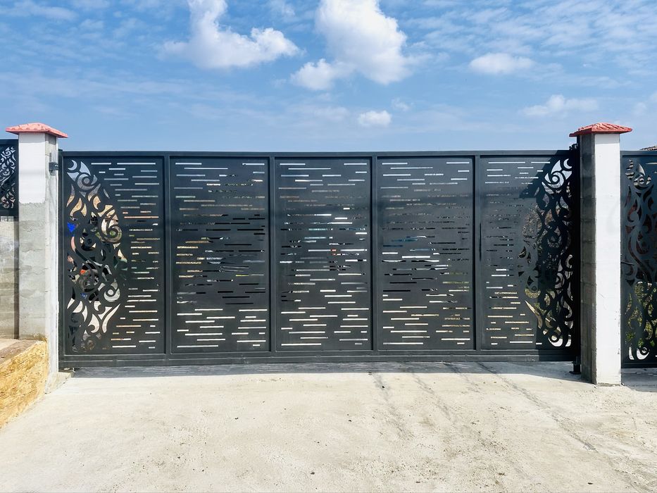 Оградни пана, порти, портали и парапети