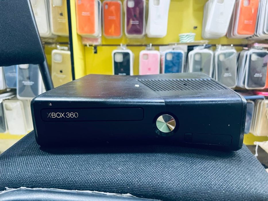 Xbox 360 S 1TB sotiladi