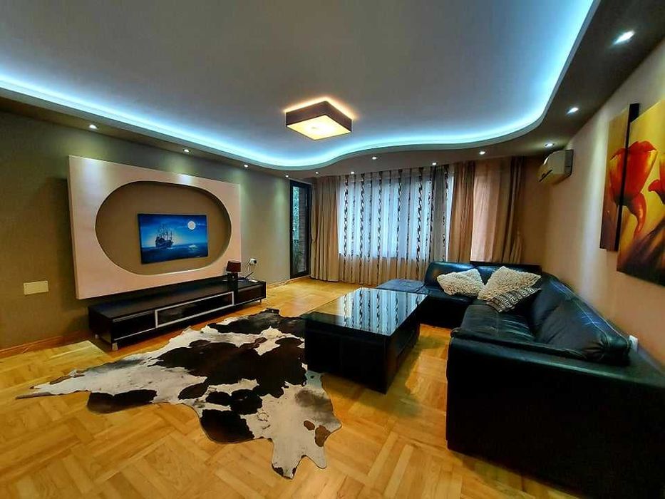 Дава се под наем Четиристаен апартамент в Бургас, Център - 160 кв.м за 408 € - Снимка #8