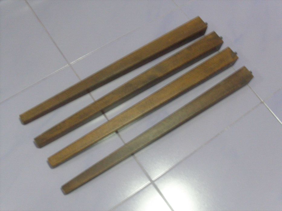 Стар колекционерски български телевизор с покривало и крака.