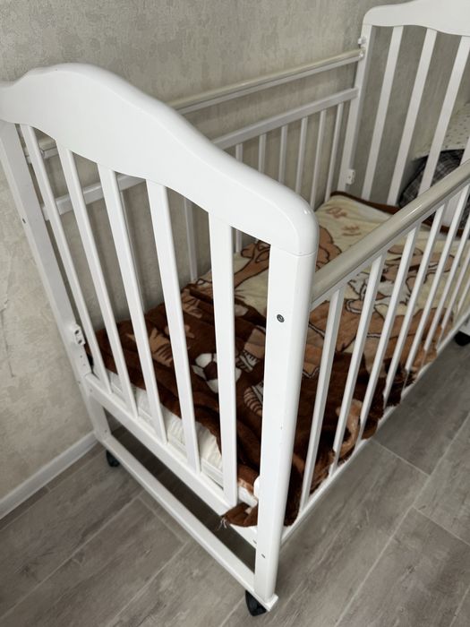 Продам детскую кроватку