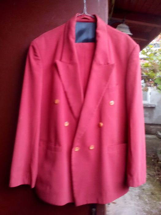 Продавам мъжки костюми и сака