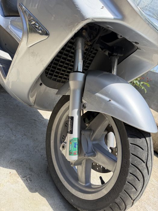 Скутер модел PIAGGIO x8 2005 г