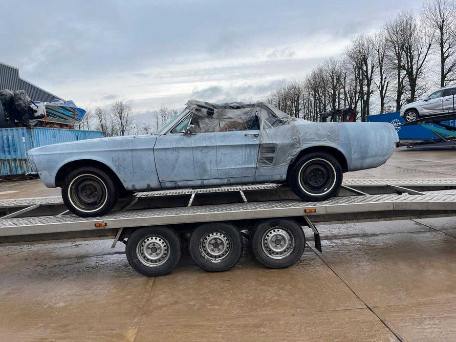 Vând Ford Mustang Cabrio V8