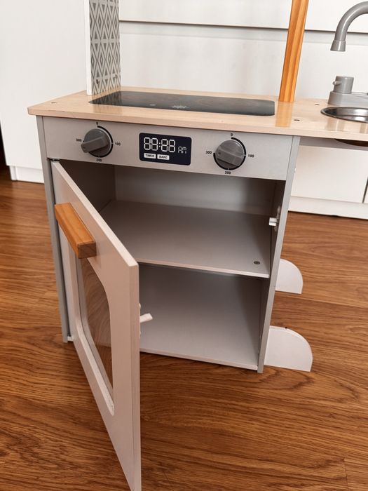 Детская кухня деревянная