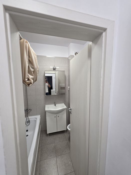 Închiriez garsoniera 38mp