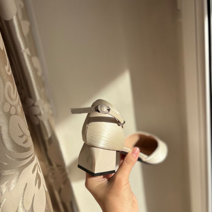 Перламутровые вечерние туфли