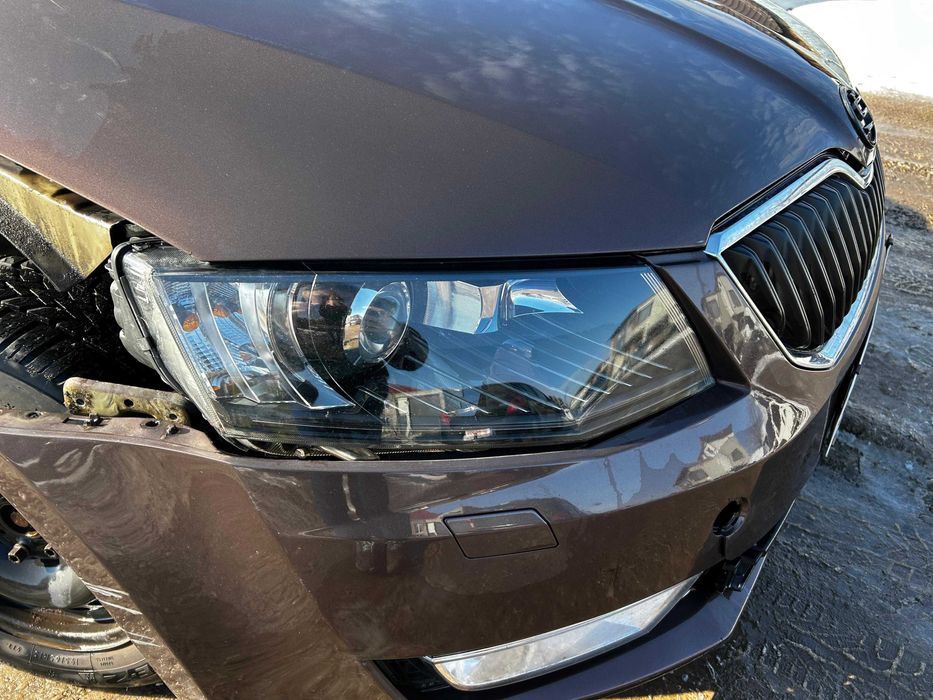 Far faruri stanga dreapta  Skoda Octavia 3 Xenon COD - 5E1941015B