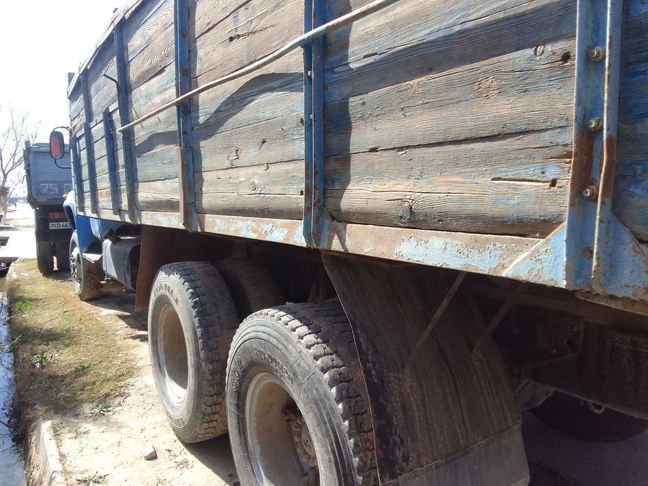 ЗИЛ Гия  срочно сотилади