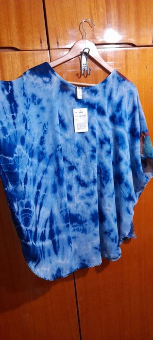 Bluză nouă, model fluture.