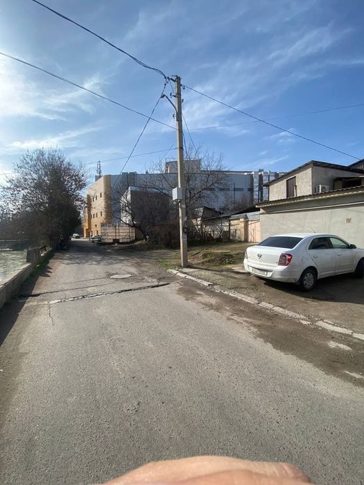 Hovli sotiladi Sebzor Riviera makro orqasida