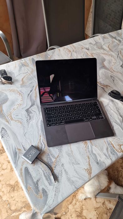 MacBook Air M1 A2337 - pentru piese / reparatie - 550 lei negociabil