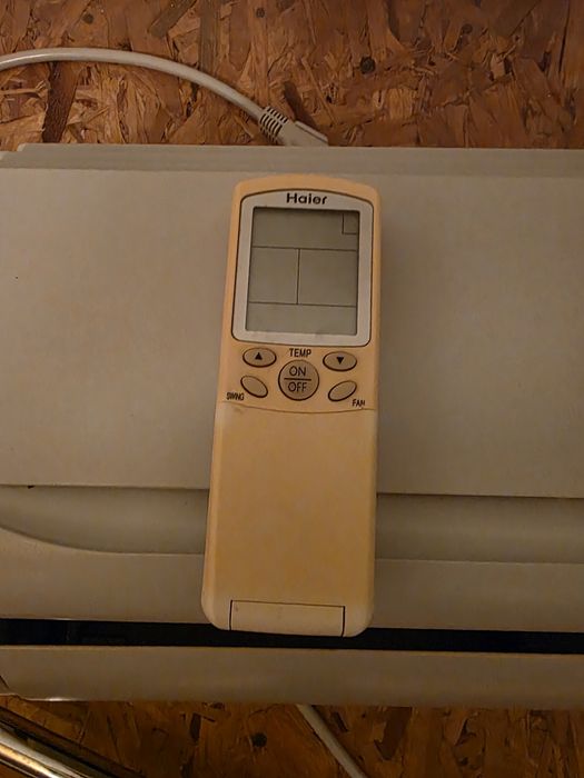 Продавам  Климатик HAIER