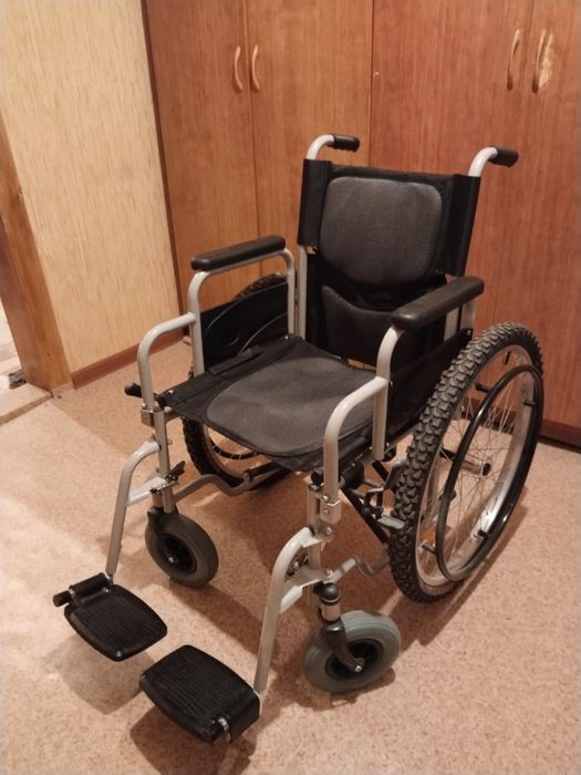 Продам новую инвалидную коляску