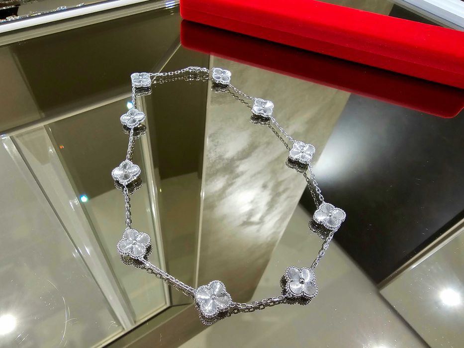 Van Cleef & Arpels VCA Silver Vintage Alhambra 10 Motifs Дамско Колие