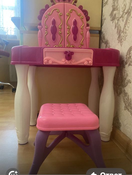 Детский туалетный столик