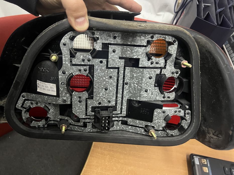 Продам заднние фары от Bmw E 38!