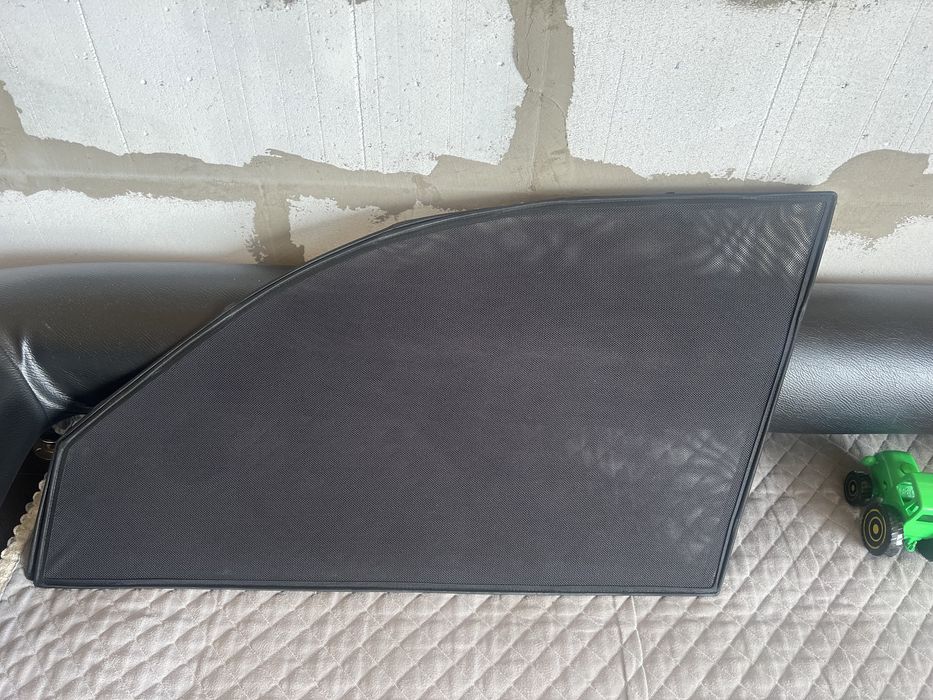 Продам шторки передние TOYOTA