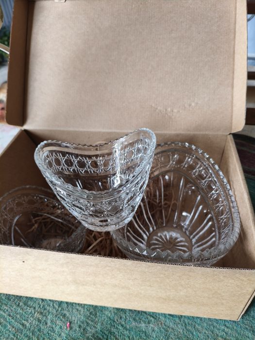 Набор стеклянных вазочек