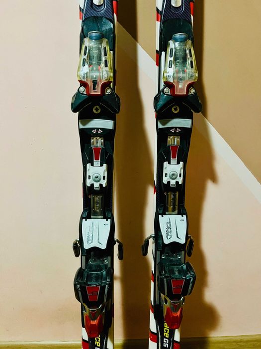Vând schiuri Atomic Race 12 GS 151 cm cu legături – stare bună