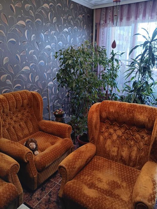 Холна гарнитура от масивно дърво – разтегателни дивани + 2 фотьойла