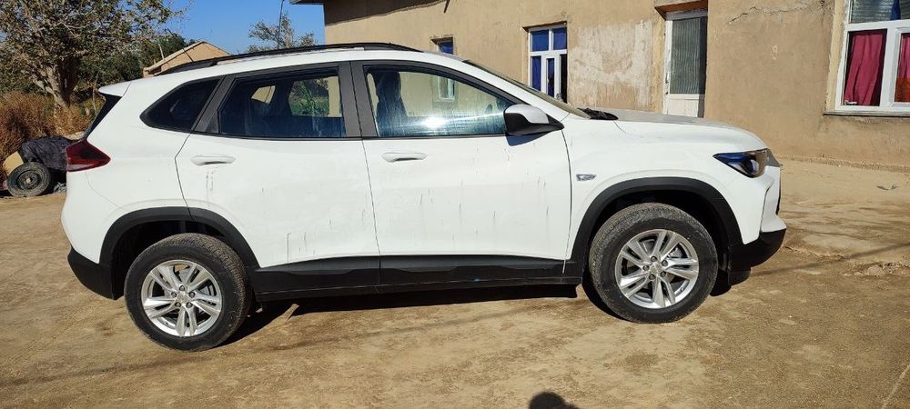 Yangi trekir 2 srochno sotiladi