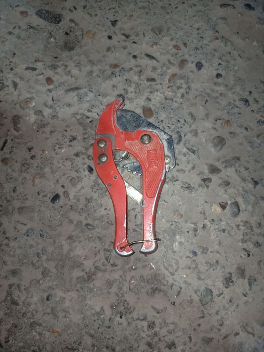 Ножницы для пластиковых труб