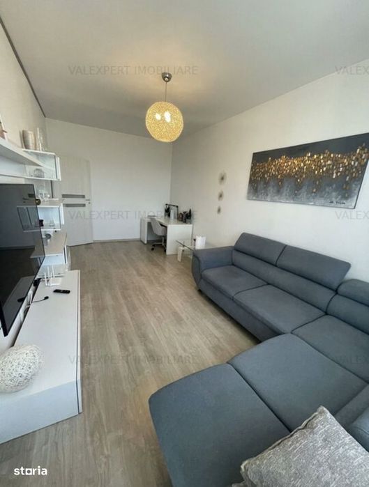 Apartament decomandat, terasă mare închisă, loc de parcare