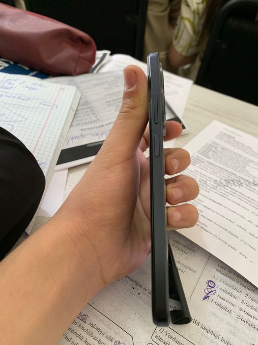 Redmi note 12 Aybi ekrani sal singan. xotirasi 128gb narxi 400ming N