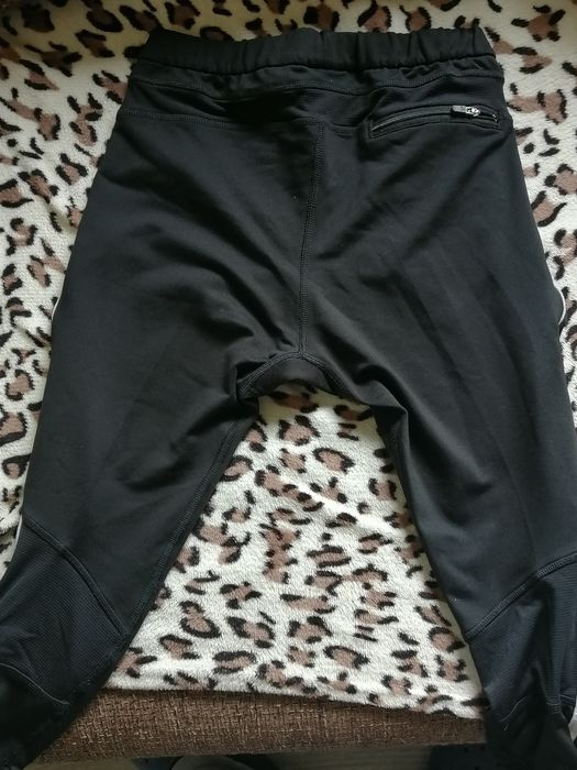 2 дамски клина адидас S-ки и къс панталон общо 10лв.