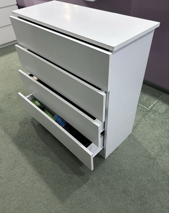 Комодин белого цвета