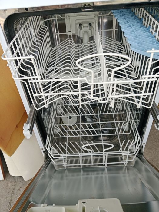 Продам посудамоечную машинку