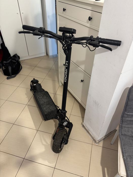 Vând trotinetă electrică Kugoo G2 Pro – puternică, autonomie mare