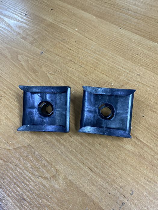 Бмв Е34 крепление бампера (Задний)