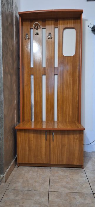 Vand cuier in stare foarte bună / 190x80 cm