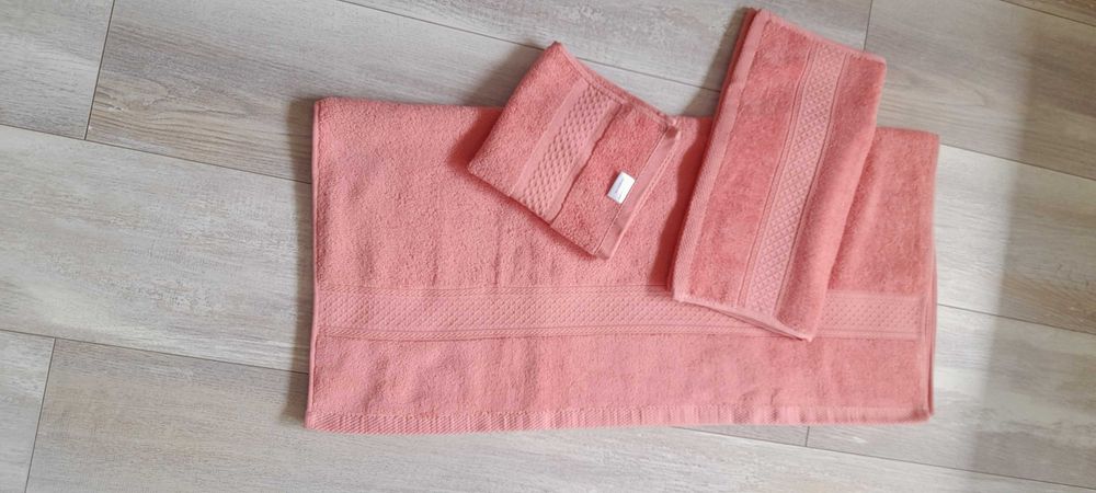 Три броя нови  хавлии