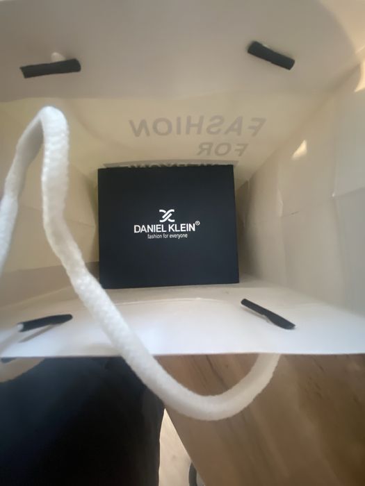 Продам часы новые Deniel klean