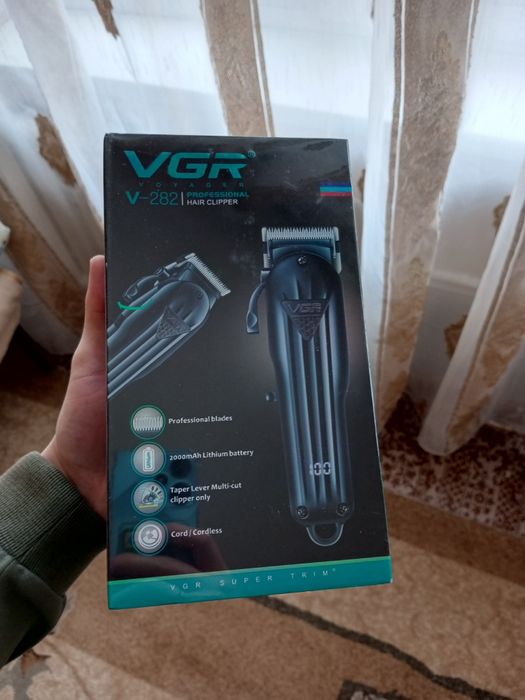 VGR 282 Professional hair clipper Moshinka