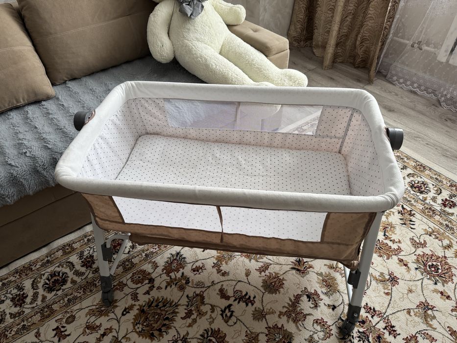 Продам манеж для новорождённых