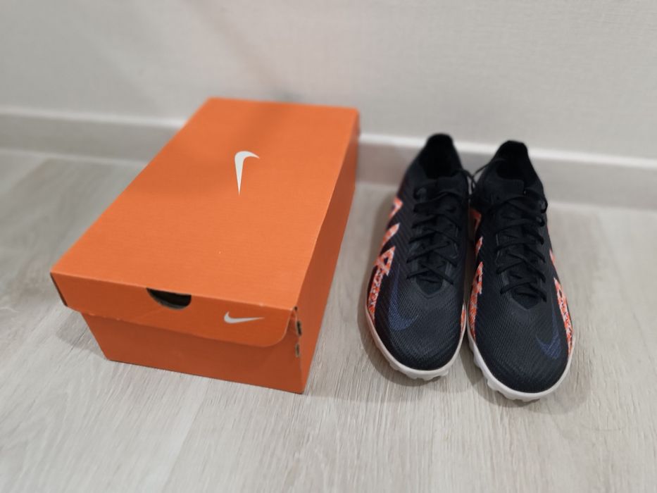 Футбольные кеды Nike 23990 тг.