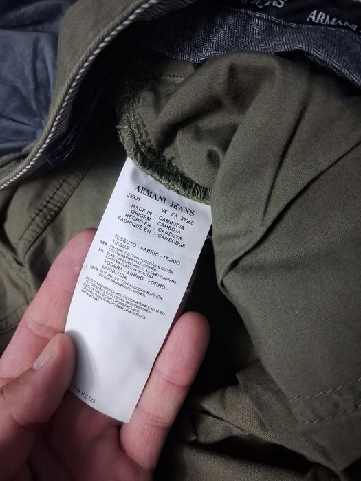Vand pantaloni Armani jeans