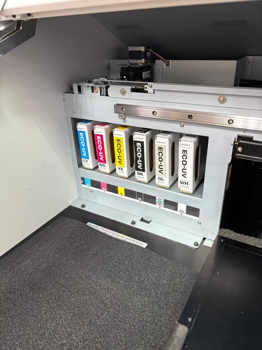 Продаётся профессиональный UV-принтер Roland LEF-200