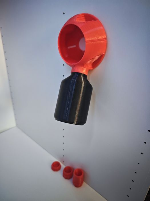 Suporți scule și baterii și multe alte obiecte printate 3D la cerere