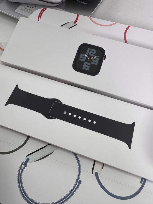 Продам Apple Watch Se