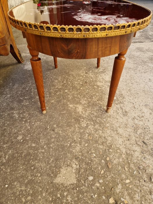 Чудесна много красива антикварна холна маса