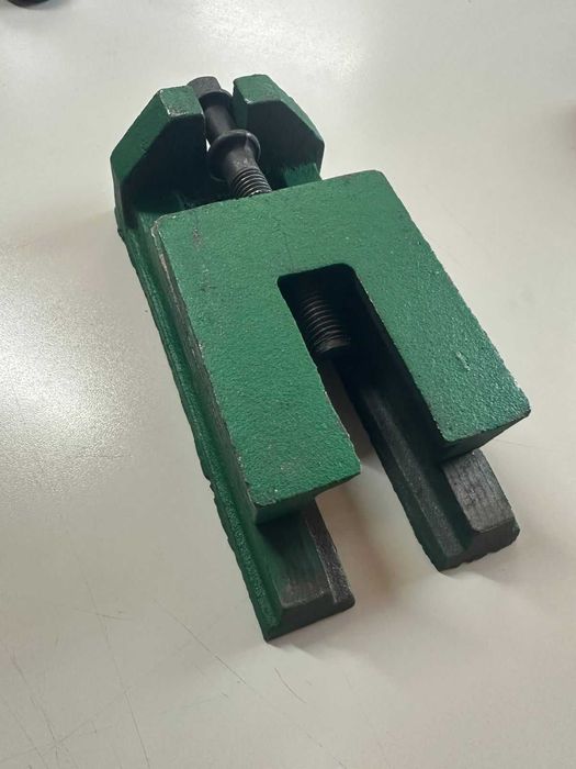 Клиновой домкрат , опора для станка