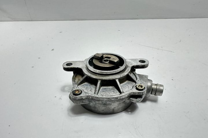 Pompa vacuum 8200102535 Renault Laguna a 2-a generatie seria