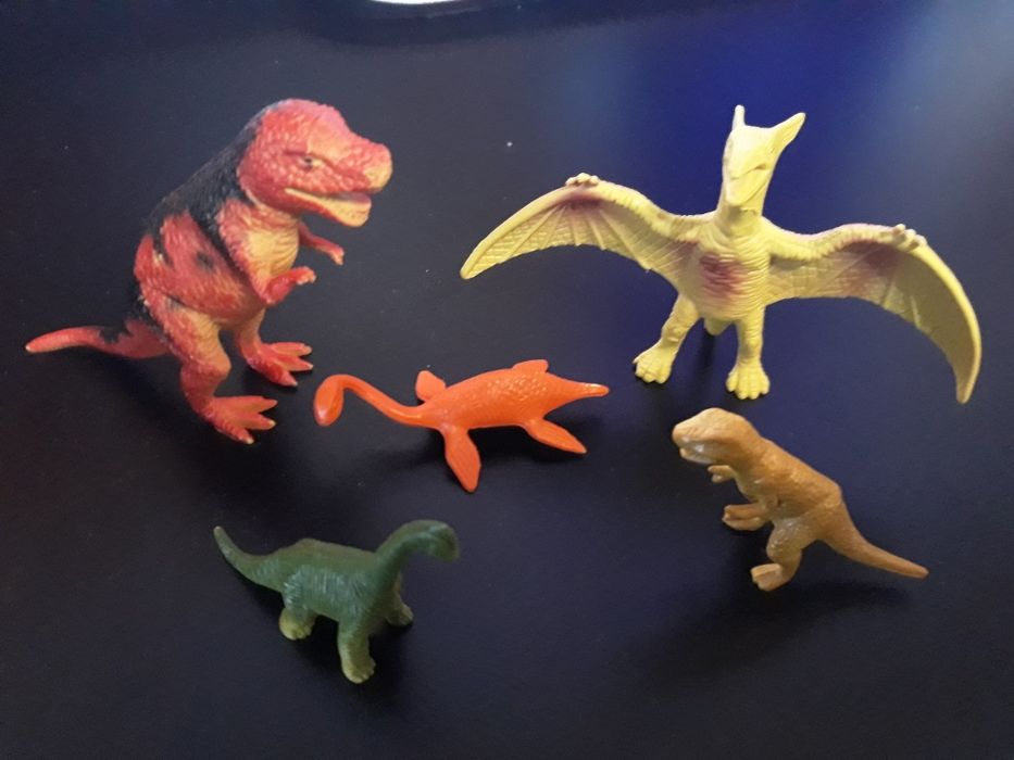 Vand lot 5 dinozauri 15 lei toti 5, poze reale