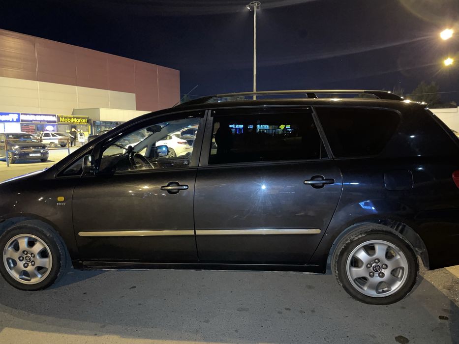 Toyota. Avensis  verso.